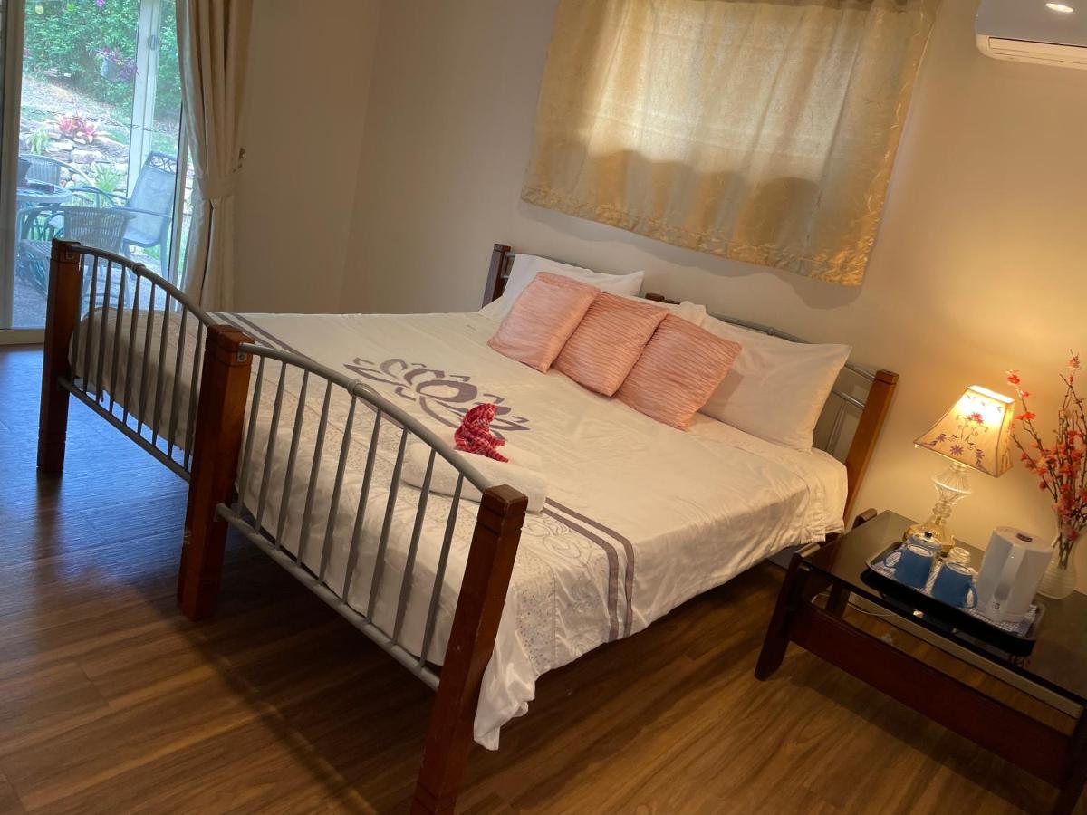 גולד קוסט Theme Parks Amituofo Homestay מראה חיצוני תמונה