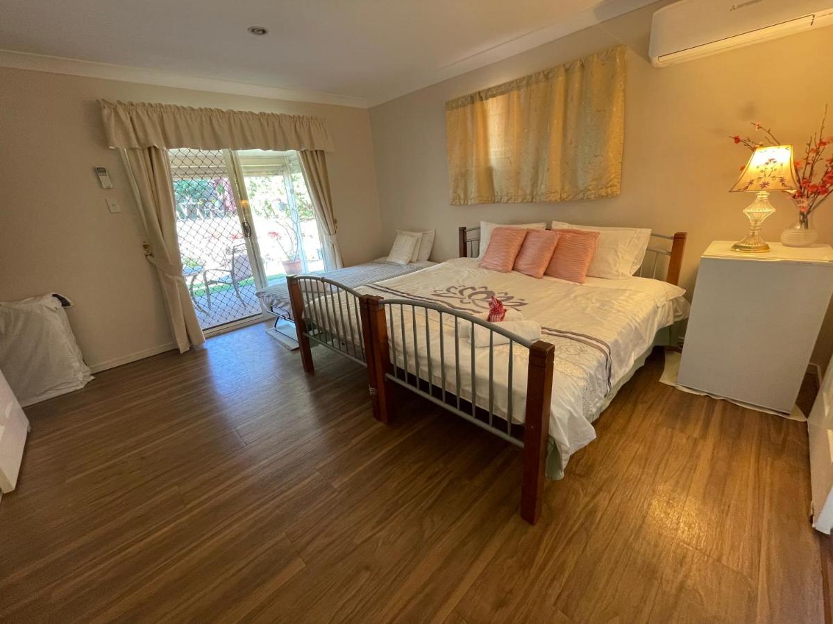 גולד קוסט Theme Parks Amituofo Homestay מראה חיצוני תמונה